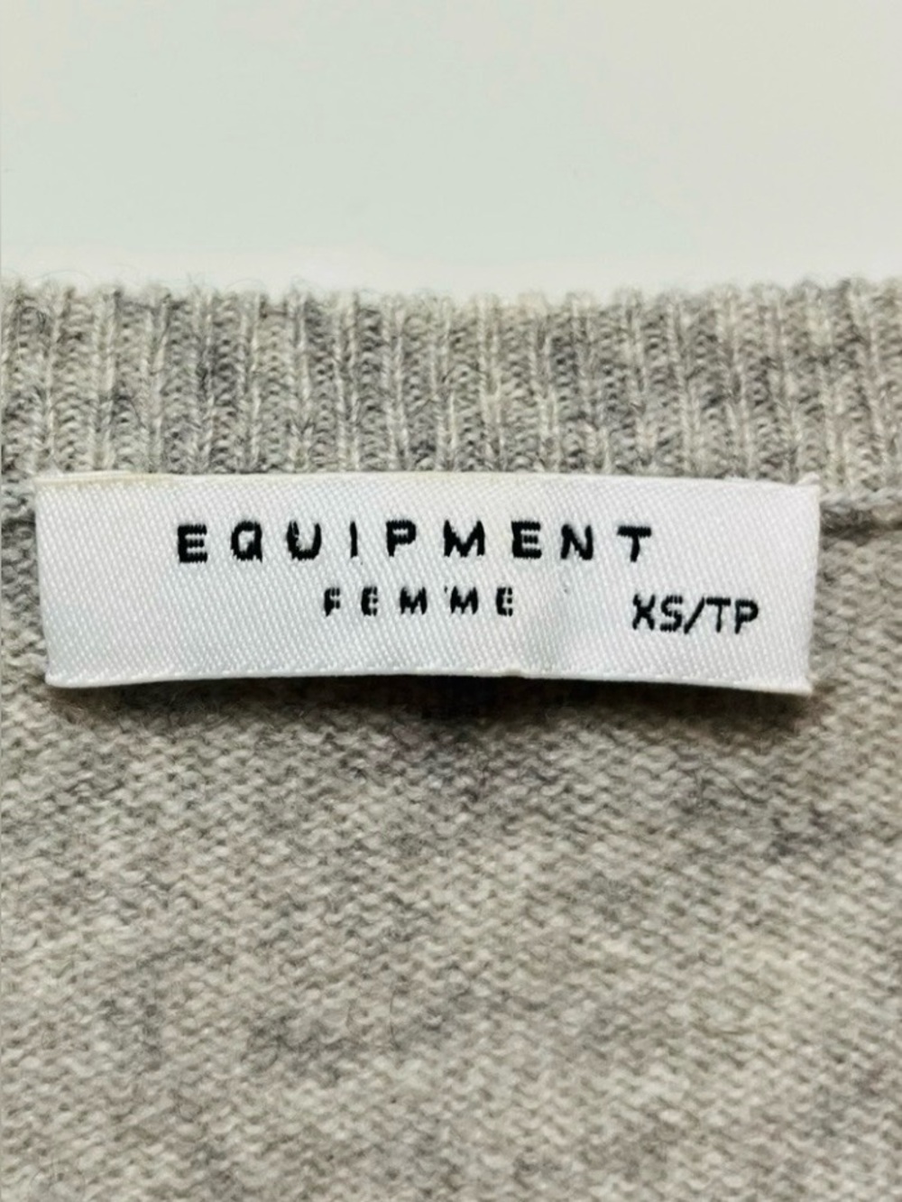 Equipment Femme Cecile 100% Cashmere V Neck Sweater Gray XS Quiet Luxury - Picture 6 of 14